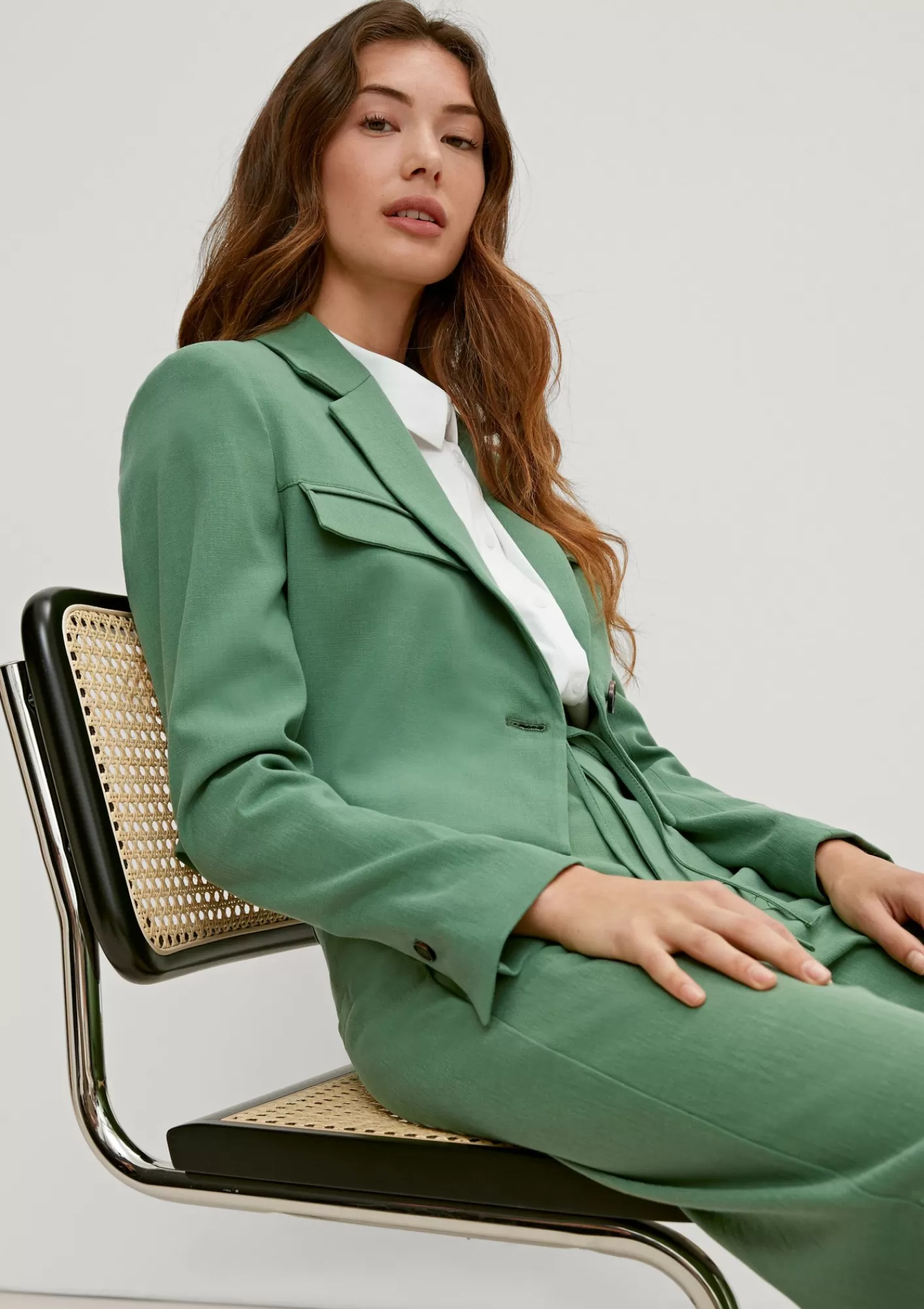 Hot Comma Crop-Blazer Mit Angedeuteten Pattentaschen