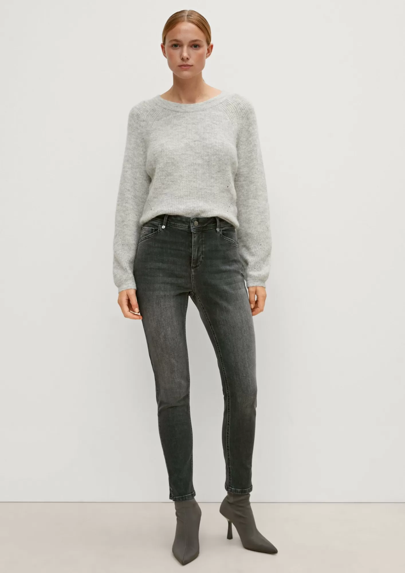 Online Comma Regular: Jeans Mit Paillettendetail